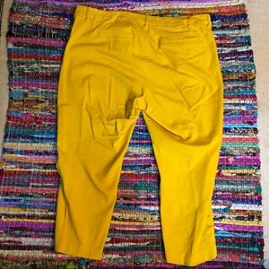 Mustard Old Navy Pixie cropped pants